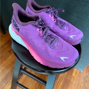 Hoka Women's Purple Arahi 6 Running Shoes